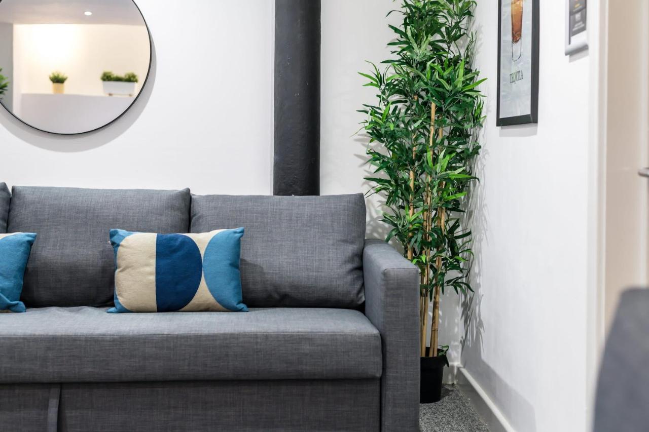 Host & - Fleet Nightlife Apartment