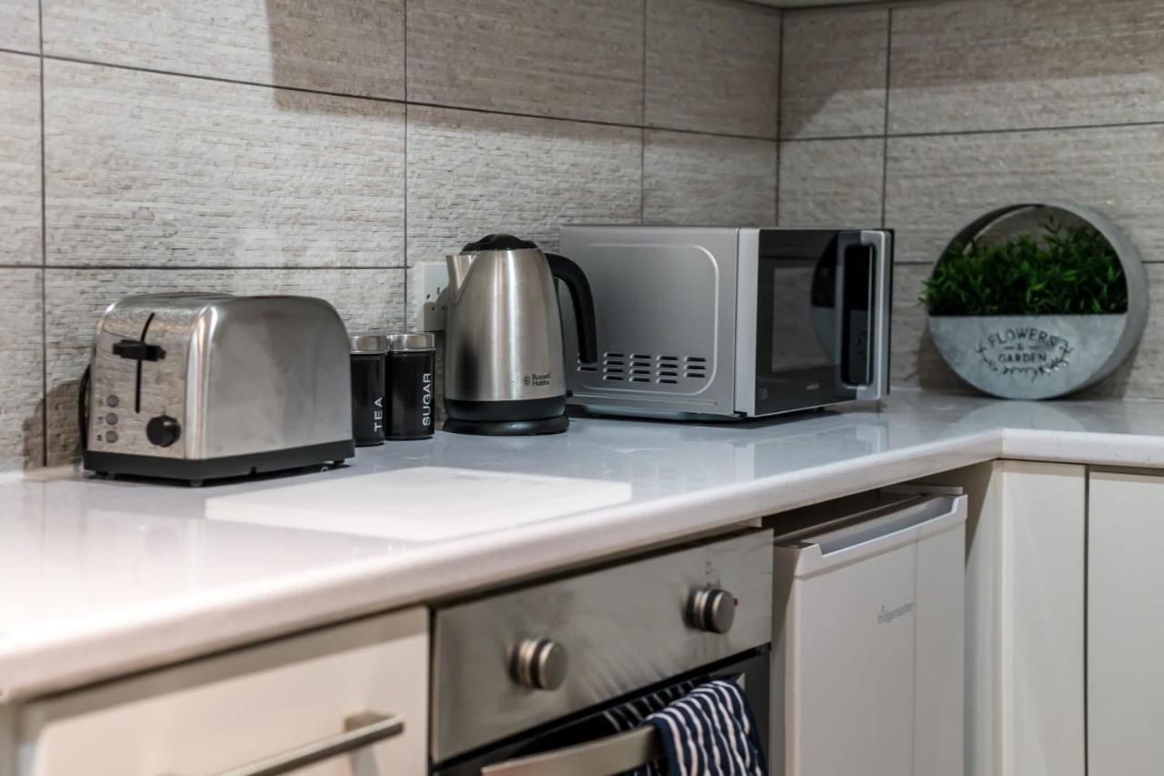 Host & - Fleet Nightlife Apartment *