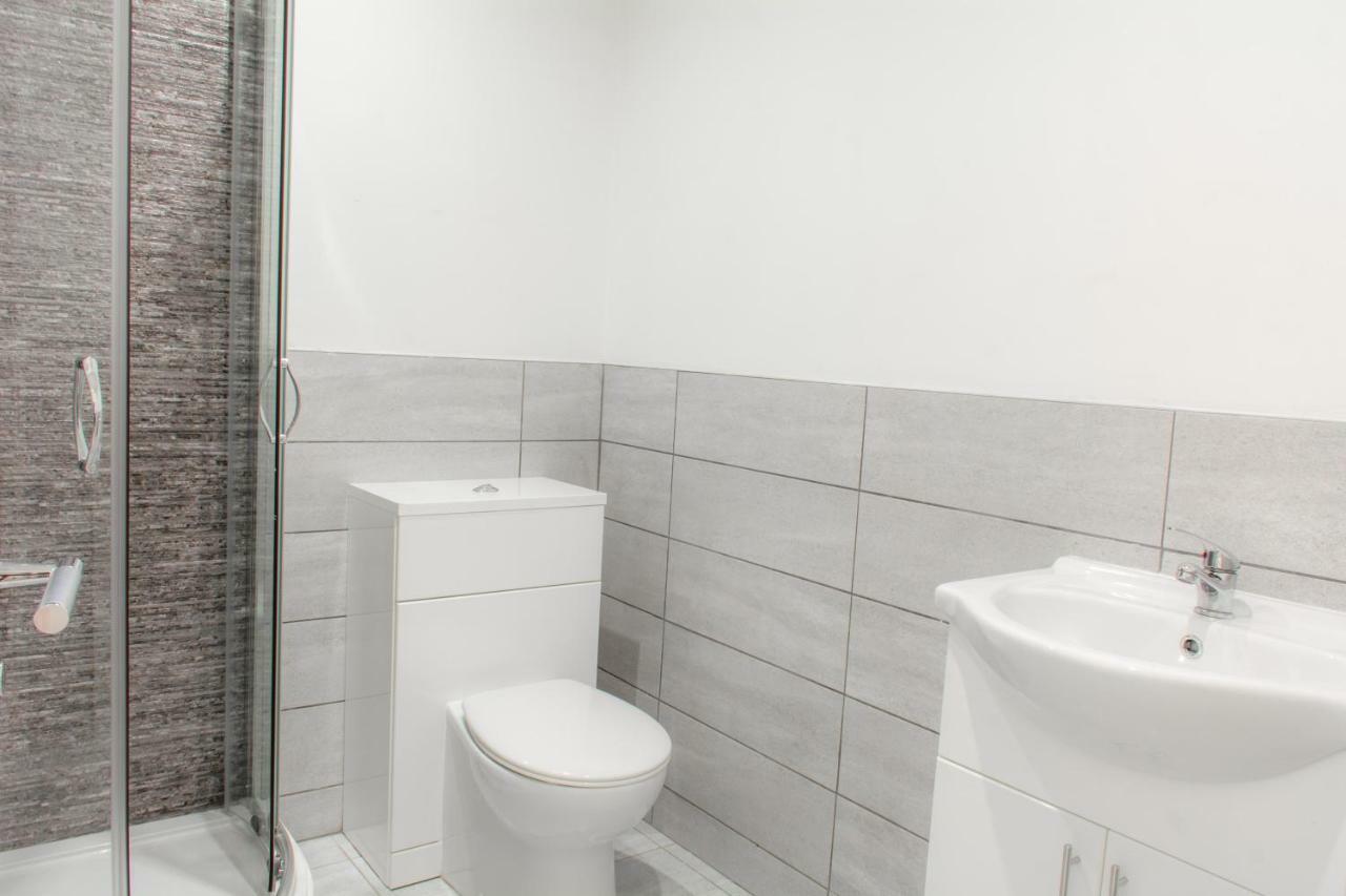 Host & - Fleet Nightlife Apartment *